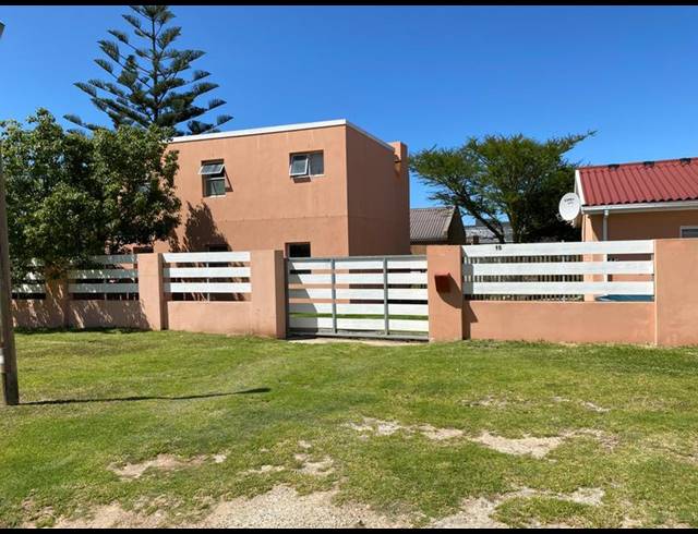 5 BEDROOM HOUSE FOR SALE IN SANDBAAI
